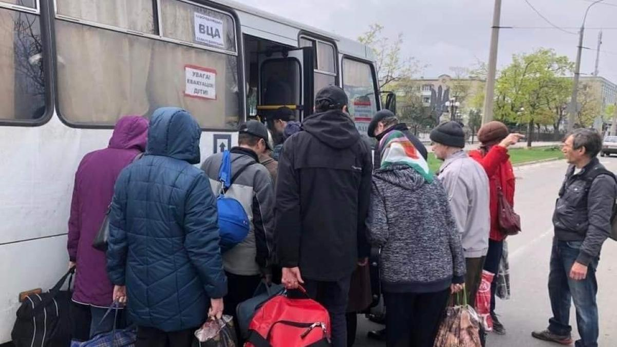 Утром было безопасно, а сейчас взрываются российские снаряды, – Гайдай об эвакуации с Луганщины Утром было безопасно, а сейчас взрываются российские снаряды, – Гайдай об эвакуации с Луганщины