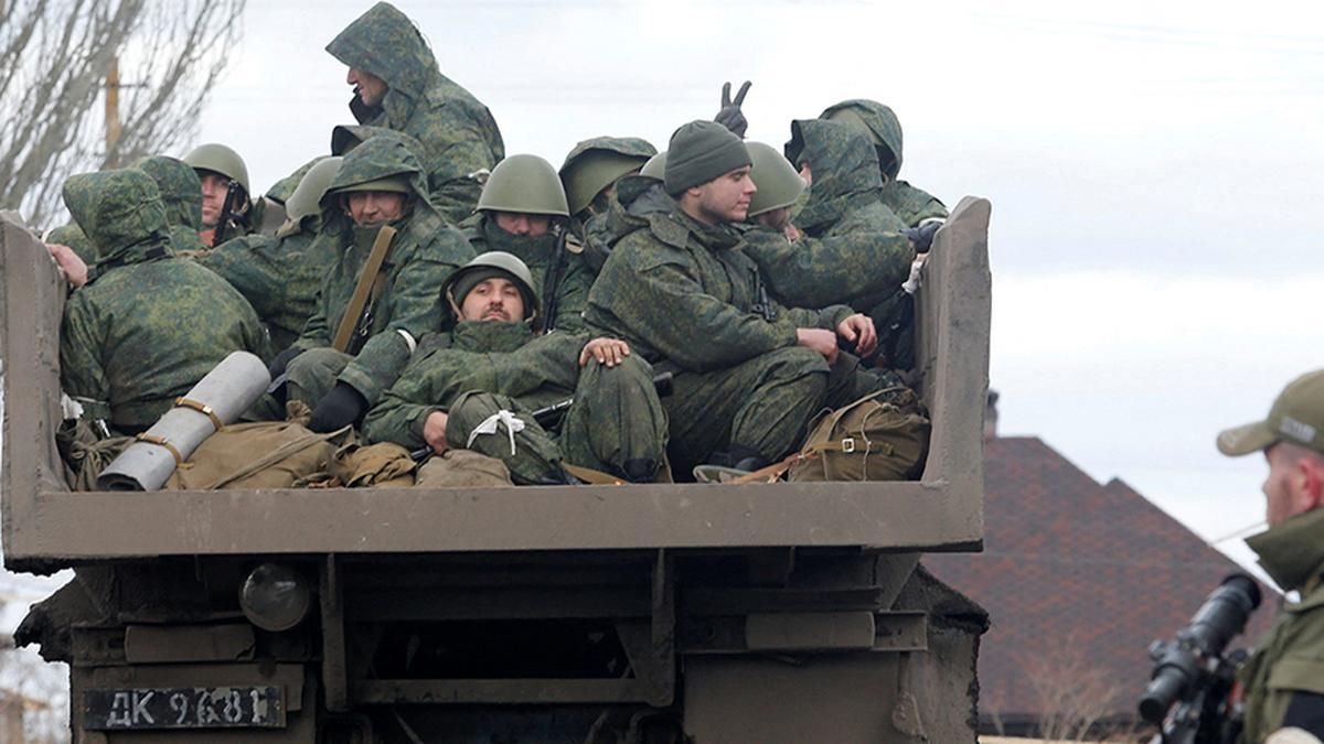 Лише заважають: російські генерали хочуть швидше вбити всіх мобілізованих з Донбасу