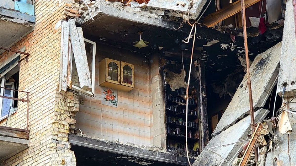 Ще одна шафка вистояла, і ми зможемо: фото з поруйнованої окупантами Горенки - 24 Канал Ще одна шафка вистояла, і ми зможемо: фото з поруйнованої окупантами Горенки - 24 Канал