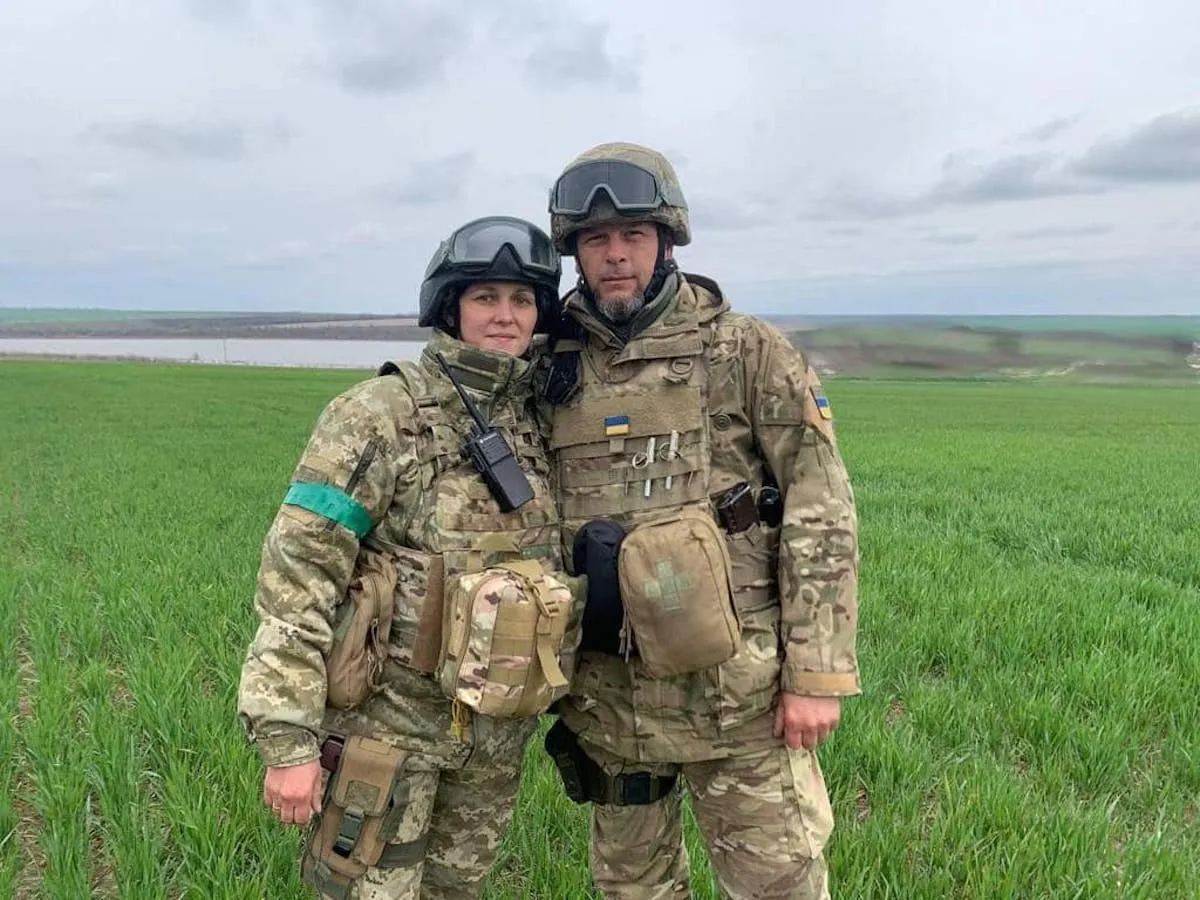 Пара разом протистоїть російським окупантам Пара разом протистоїть російським окупантам