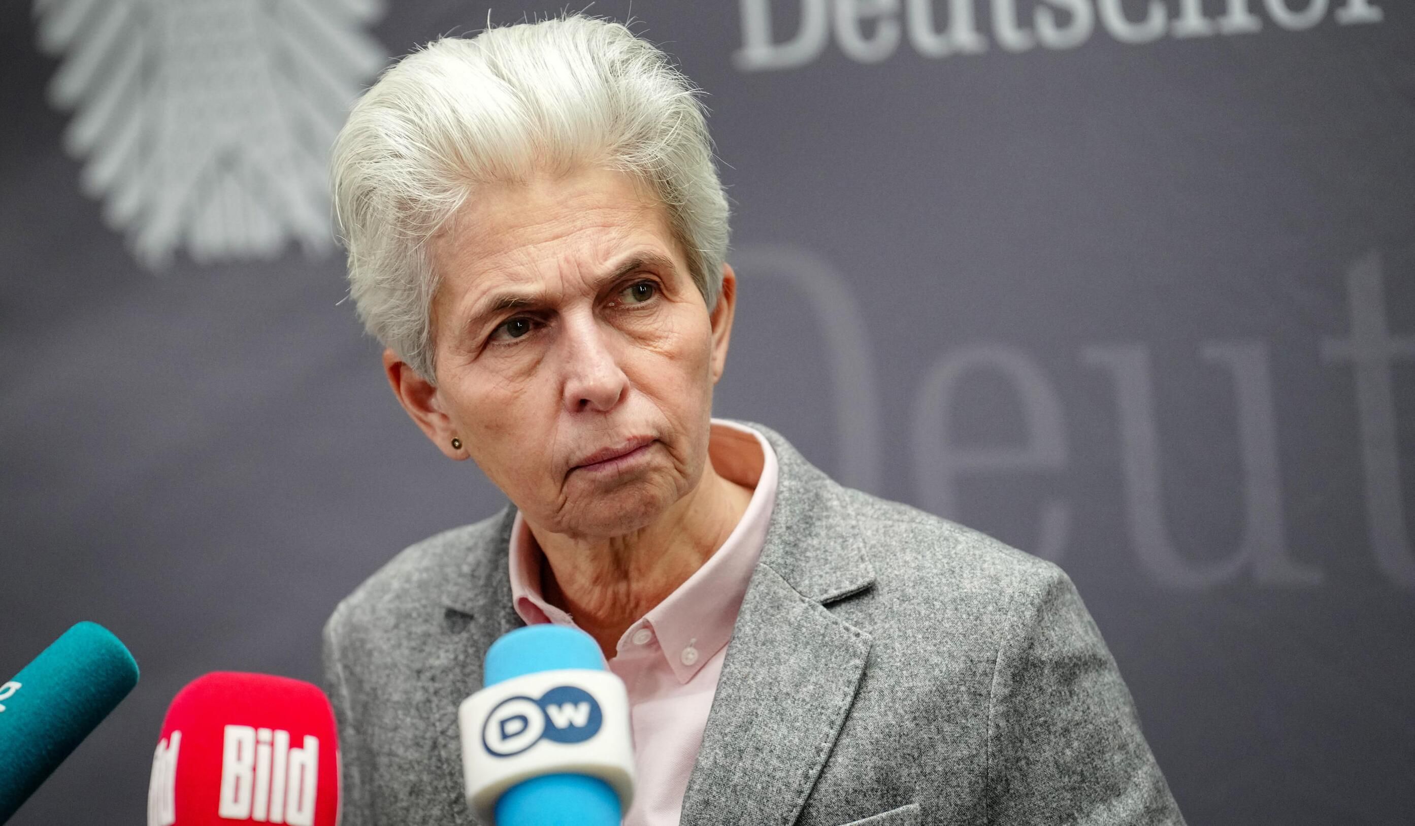 У Бундестазі розкритикували Шольца за відсутність поставок важкої зброї Україні - 24 Канал У Бундестазі розкритикували Шольца за відсутність поставок важкої зброї Україні - 24 Канал