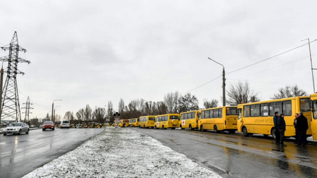 Украина требует срочных гумкоридоров из Мариуполя: в частности отдельный для "Азовстали"