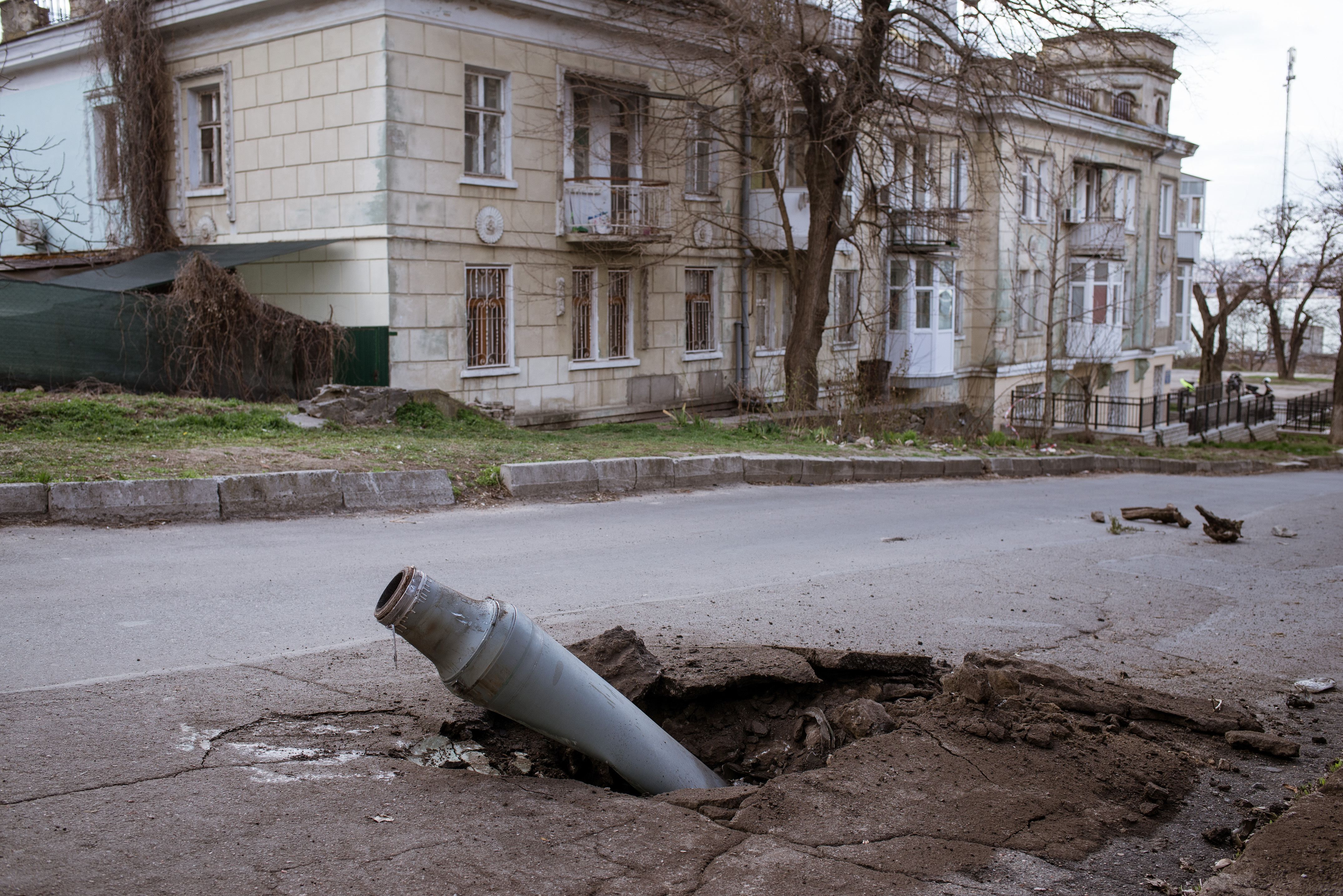 На линии столкновения продолжаются бои, враг наращивает силы в направлении Николаева, – военный - 24 Канал