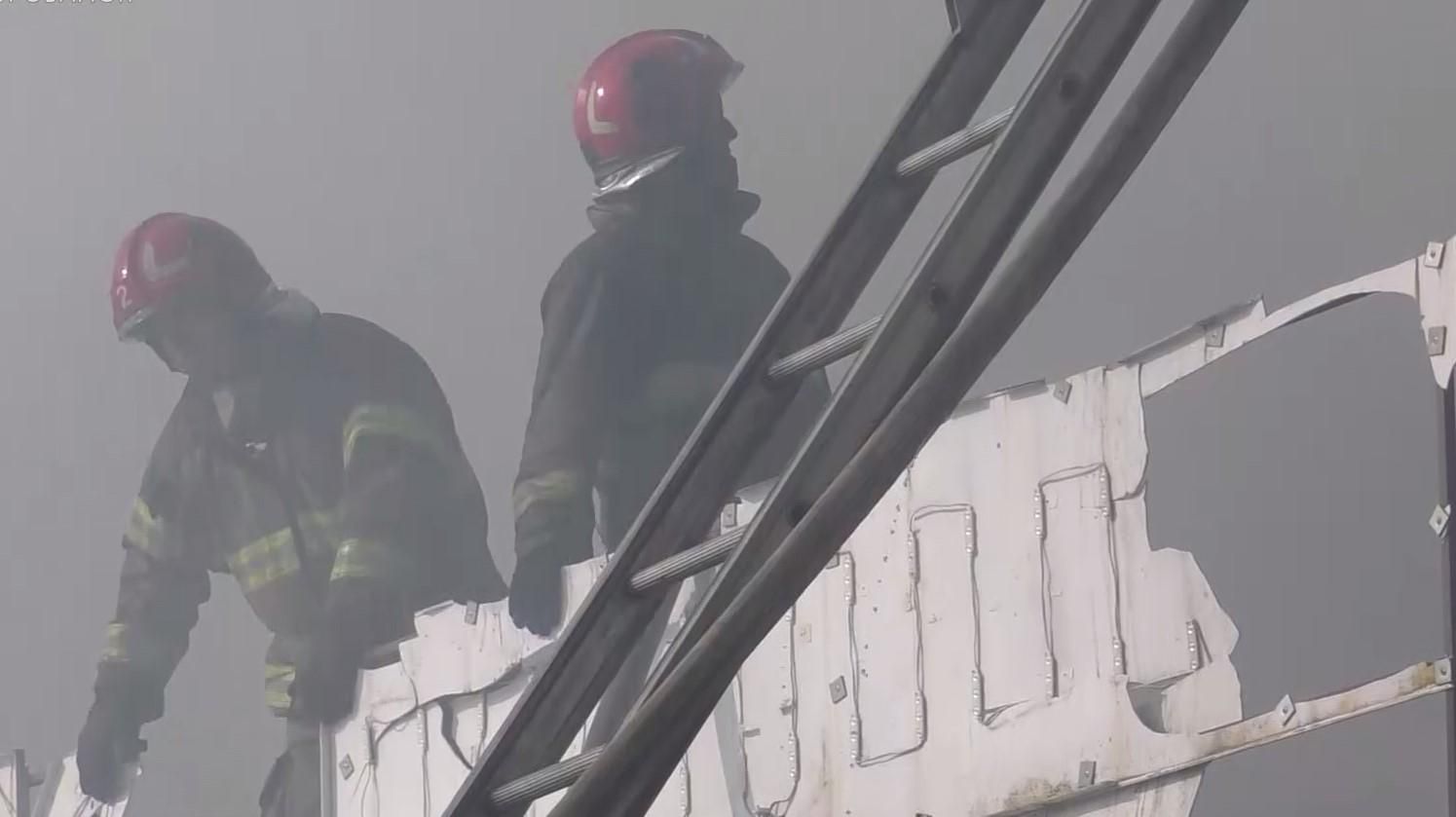 Ракетный обстрел Львова: спасатели показали последствия ужасного пожара