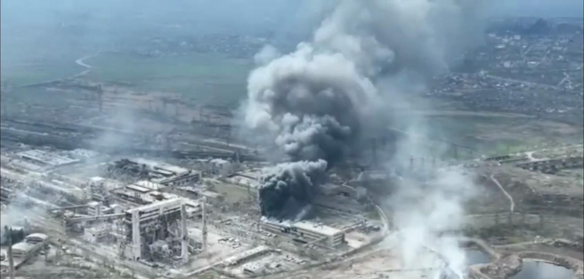 Оккупанты наносят удары по "Азовстали" сверхтяжелыми авиабомбами Оккупанты наносят удары по "Азовстали" сверхтяжелыми авиабомбами