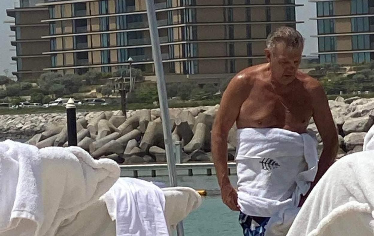 "Пидрахуй" в ОАЭ: Кивалов засветился на курорте в Дубае "Пидрахуй" в ОАЭ: Кивалов засветился на курорте в Дубае