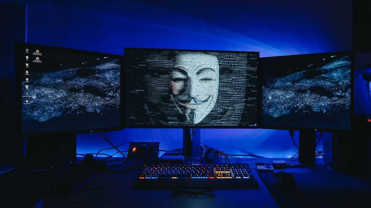 Anonymous зламали російський банк, який пов'язаний з олігархами Anonymous зламали російський банк, який пов'язаний з олігархами