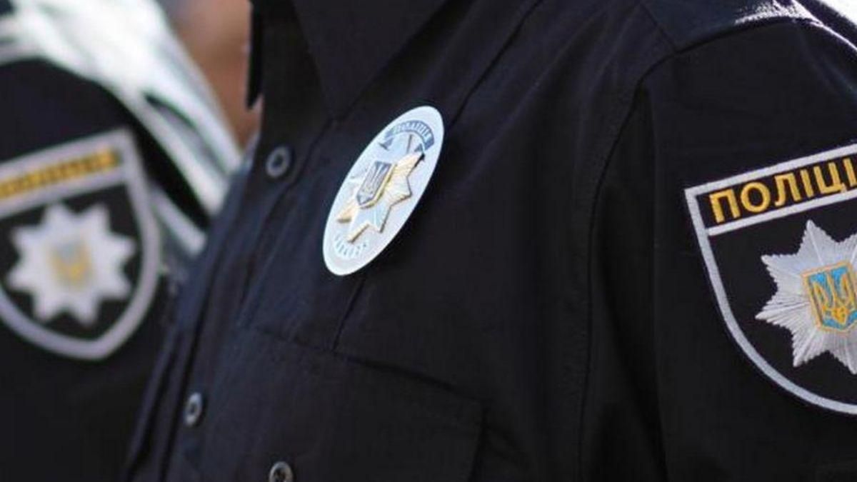 У Лисичанську під час обшуків кинули гранату в поліцейських: один загинув - 24 Канал У Лисичанську під час обшуків кинули гранату в поліцейських: один загинув - 24 Канал