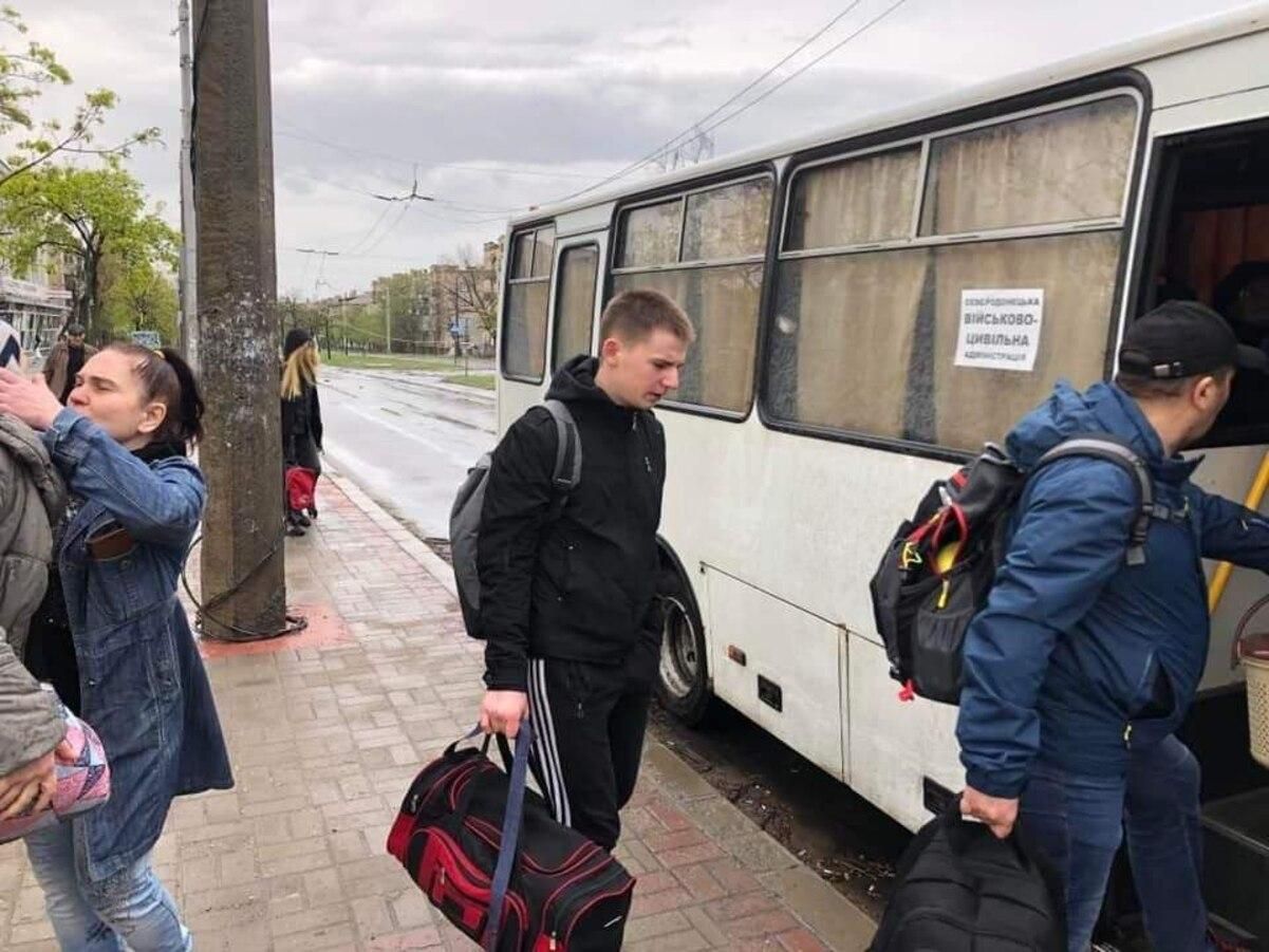 Около 50 жителей Северодонецка и Лисичанская удалось эвакуировать Около 50 жителей Северодонецка и Лисичанская удалось эвакуировать