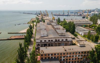 Оккупанты разрушили Азовский судоремонтный завод – старейшее предприятие Мариуполя