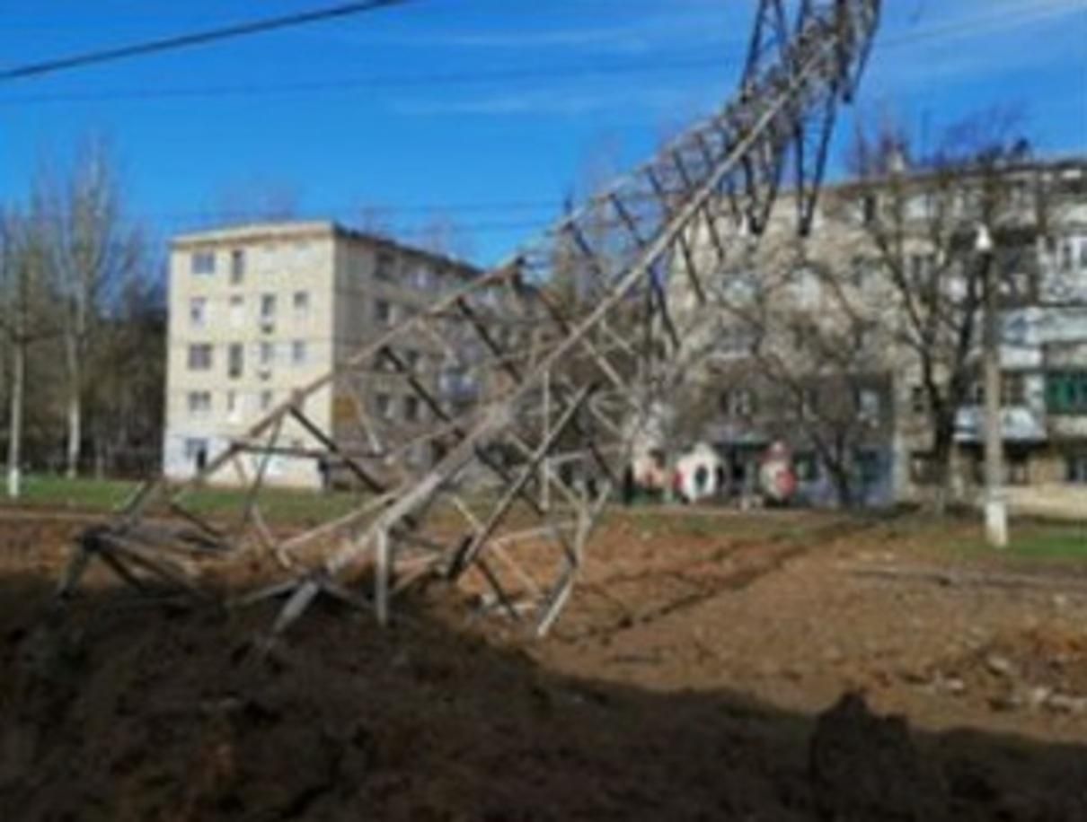 Величезна вирва від снаряду: мер показав наслідки обстрілу Миколаєва - 24 Канал