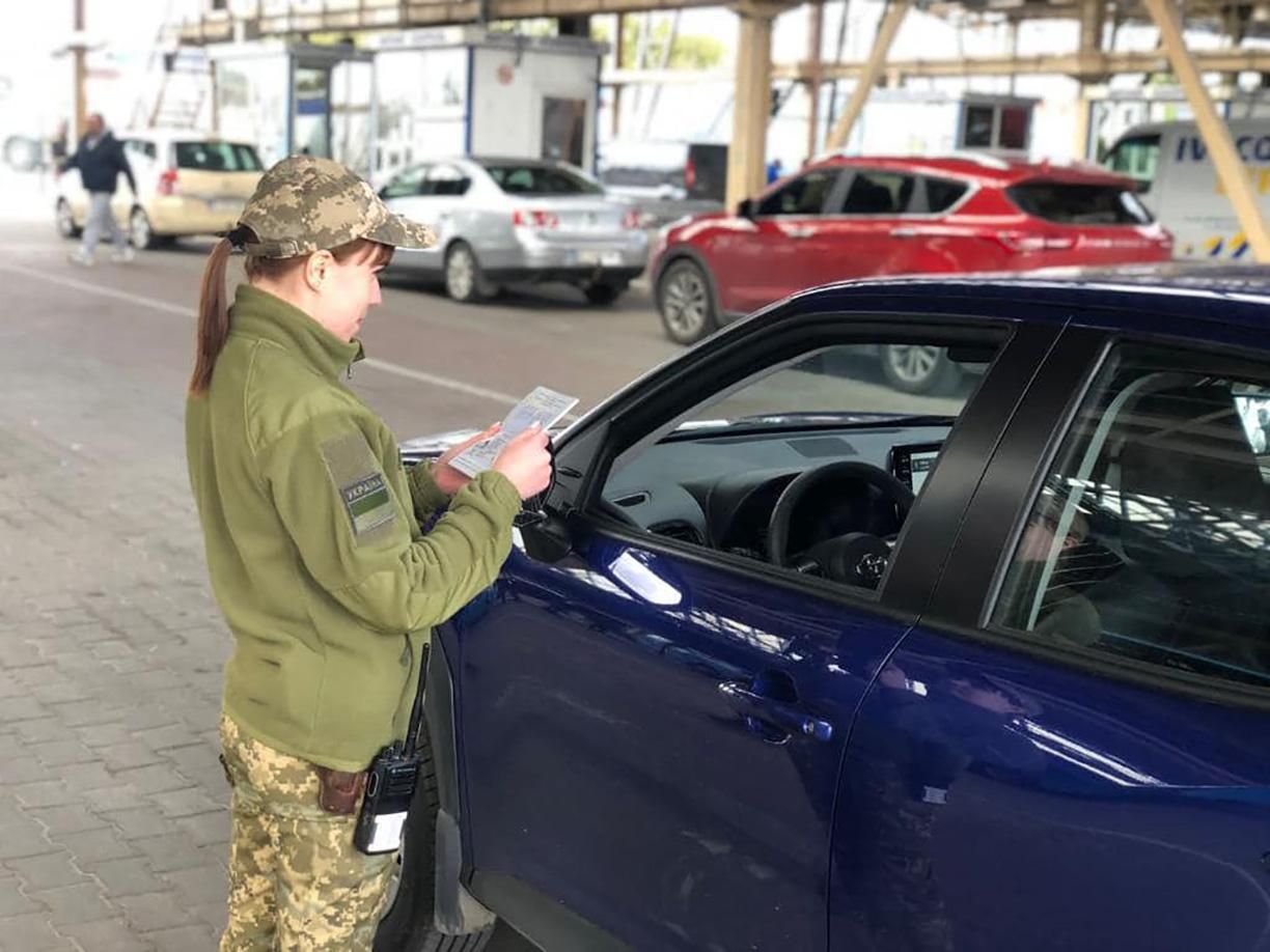 Чиновниця, яку підозрюють у держзраді, намагалась втекти до Польщі - 24 Канал