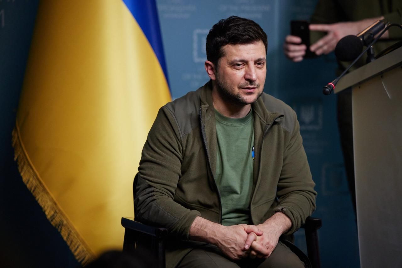 Зеленский внес в Раду законопроект о продлении военного положения в Украине