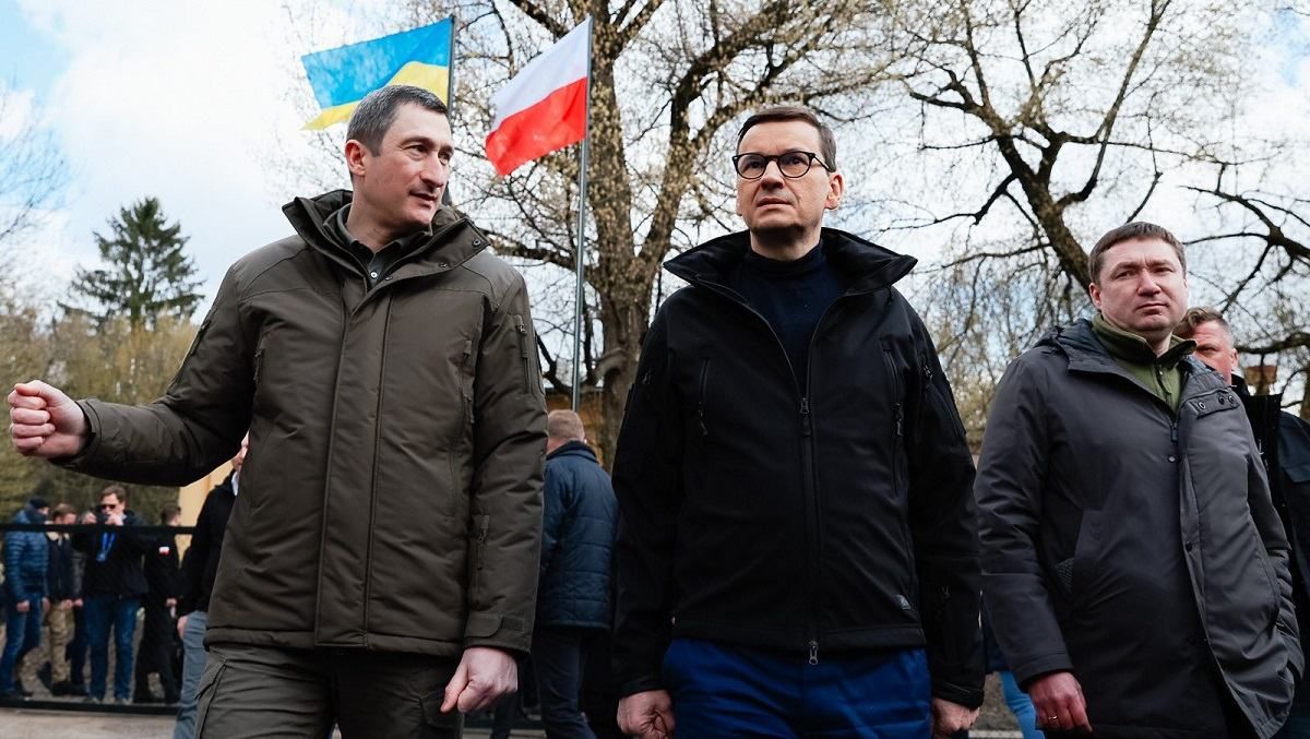 Польский премьер посетил Львов: открывал модульный городок для переселенцев Польский премьер посетил Львов: открывал модульный городок для переселенцев