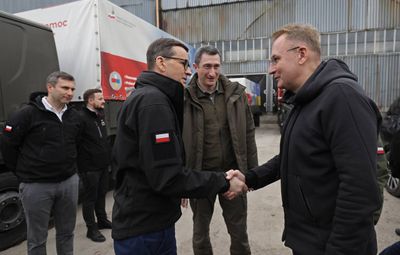 Польша готова лечить 10 тысяч украинских бойцов, – Моравецкий