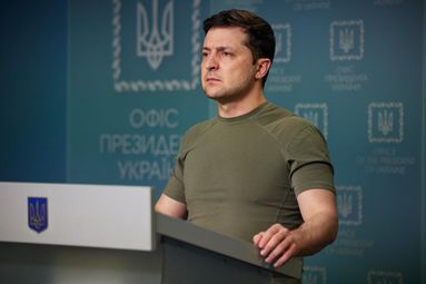 Зеленский отметил наградами и поблагодарил защитников Мариуполя