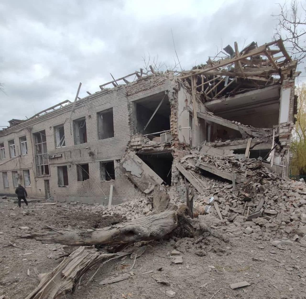 Россияне обстреляли больницу в Николаевской области, есть пострадавшие - 24 Канал Россияне обстреляли больницу в Николаевской области, есть пострадавшие - 24 Канал