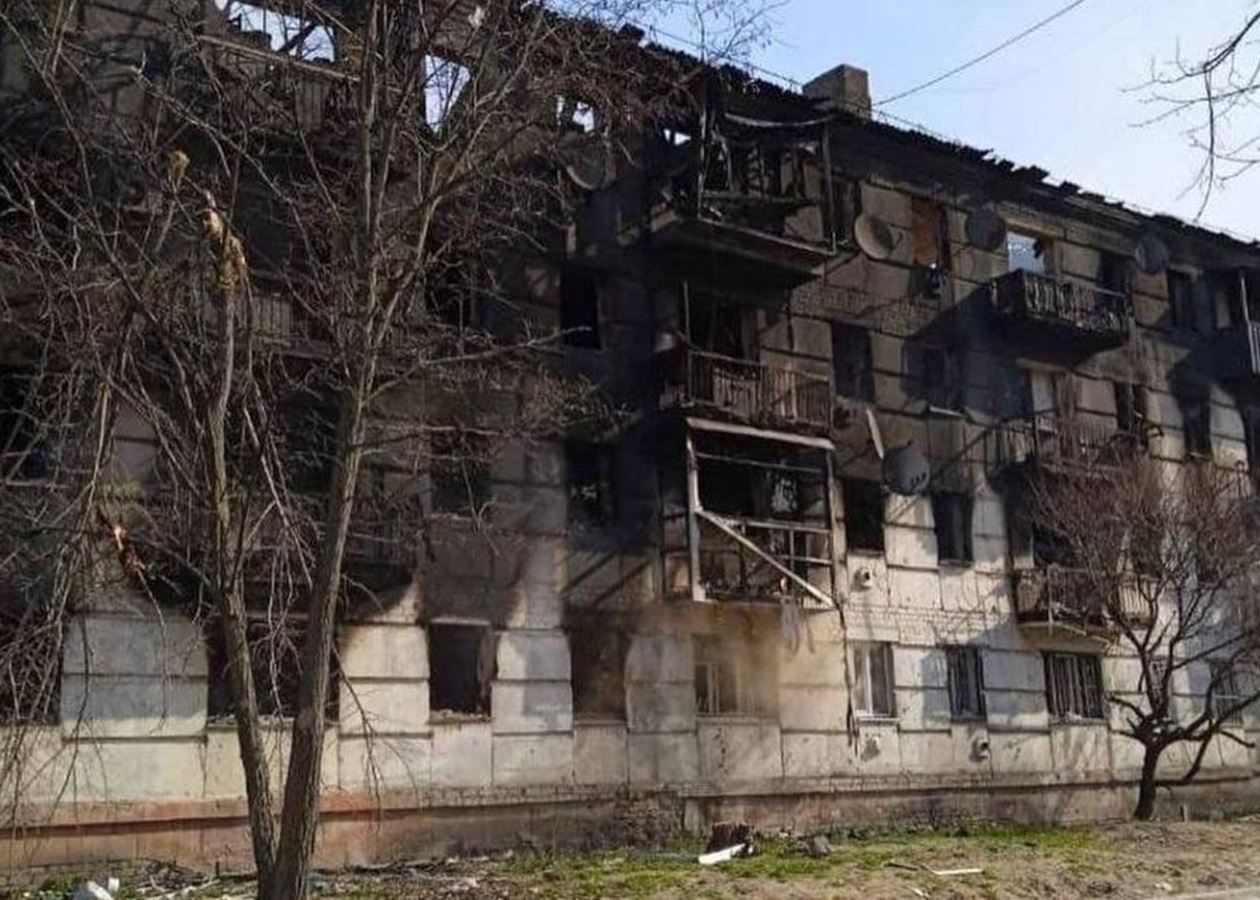 Оккупанты ночью обстреляли Новодружеск в Луганской области: разрушены дома, город без газа