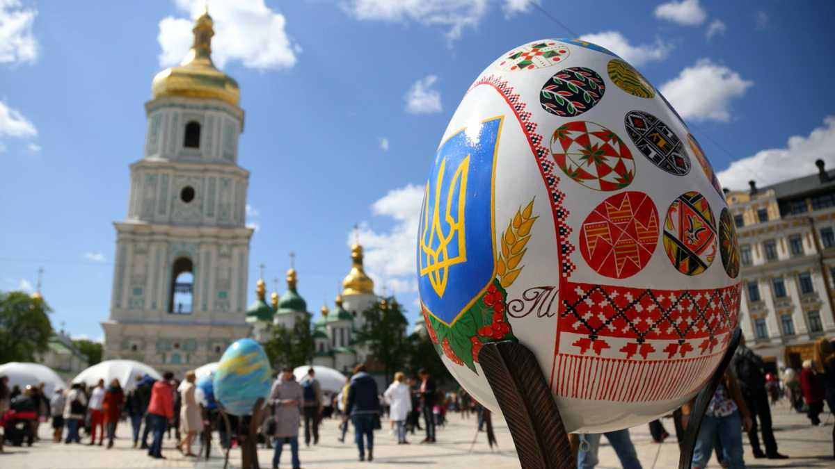Великдень під час війни: чому краще відсвяткувати онлайн, а не йти до храму Великдень під час війни: чому краще відсвяткувати онлайн, а не йти до храму