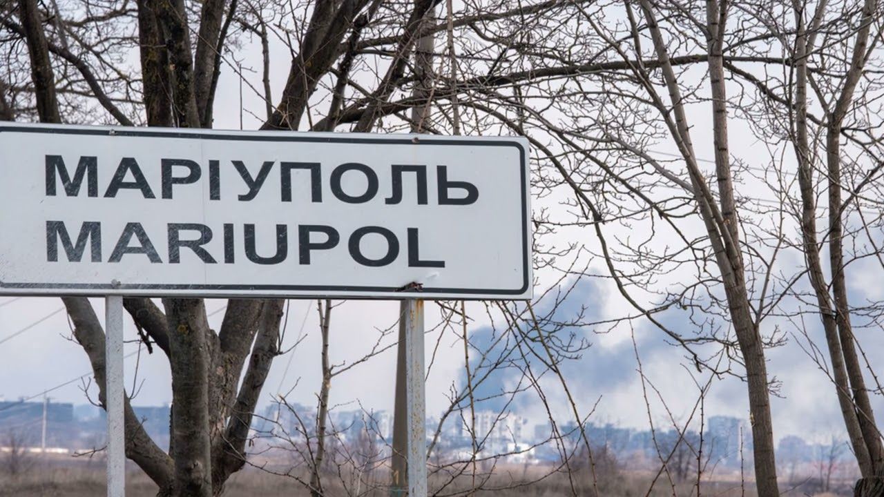 Украина договорилась о гуманитарном коридоре из Мариуполя: будут вывозить женщин, детей, пожилых людей