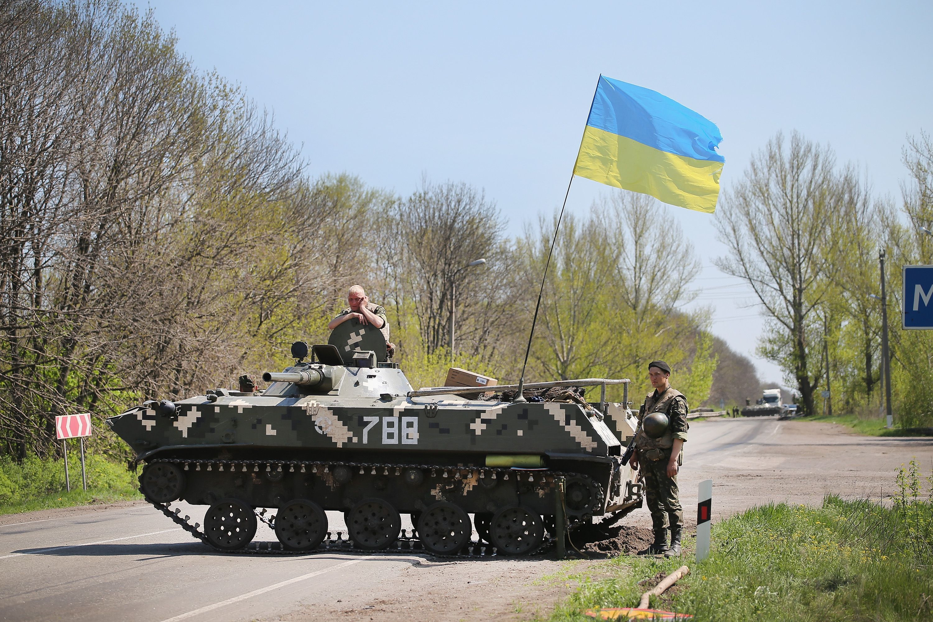 Трохи менше наступів та обстрілів, – Гайдай про ніч на Луганщині - 24 Канал