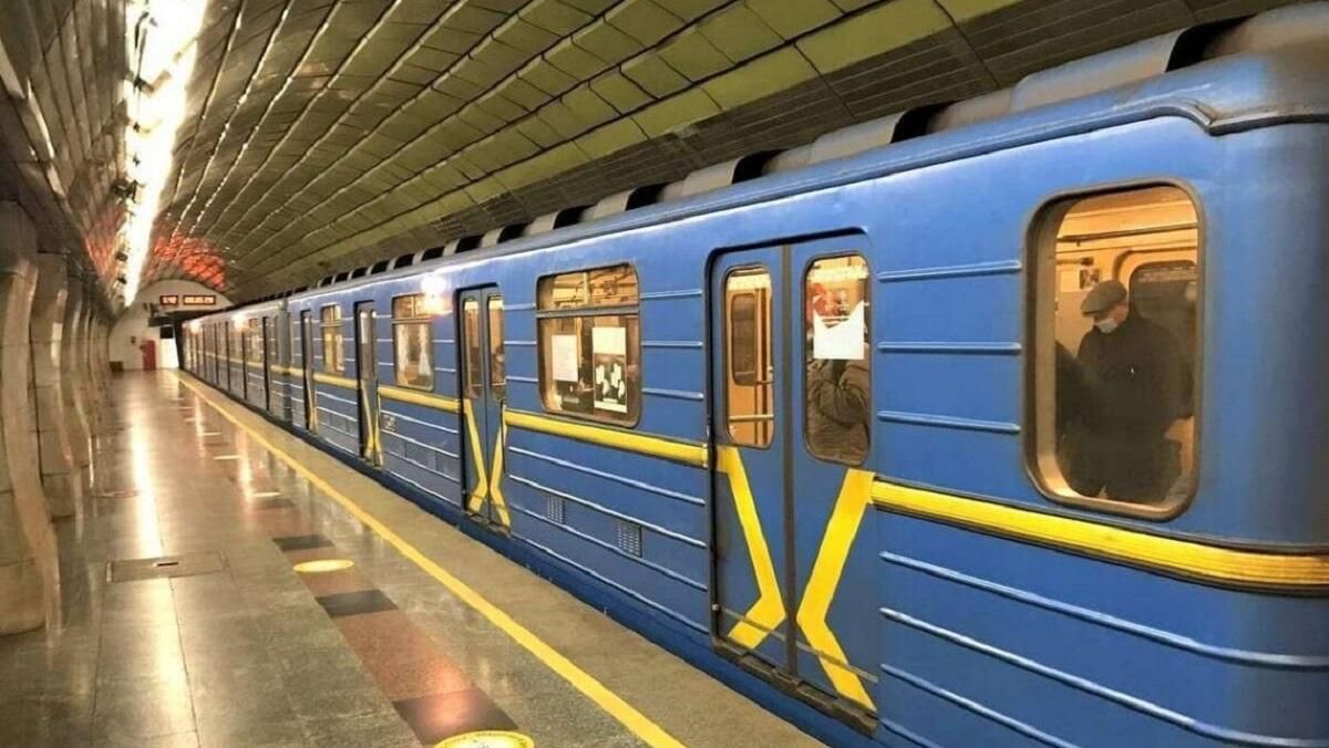 Метро в Києві відкриє для руху всю "червону" гілку: інтервали скоротять