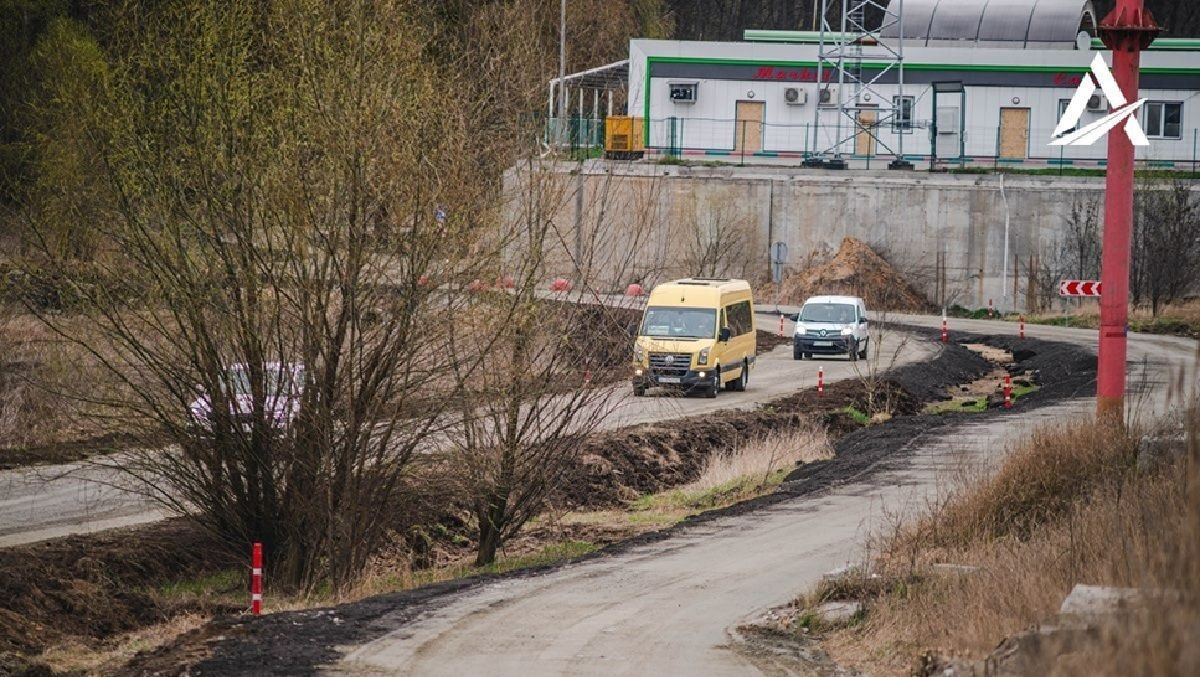 На Київщині на місці зруйнованих мостів будують тимчасові переправи: вже відкрили три