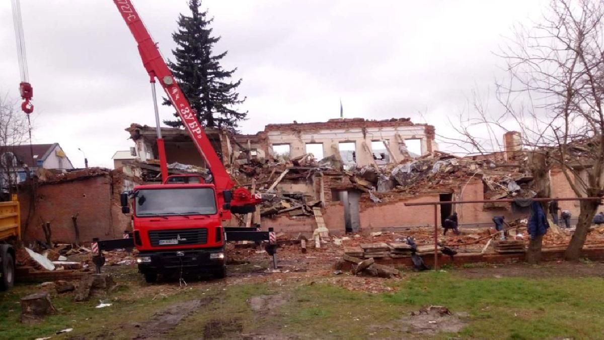 В Охтирці на Сумщині розібрали завали біля міськради