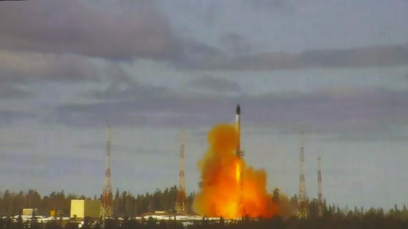 В России заявили об успешном пуске межконтинентальной баллистической ракеты "Сармат"