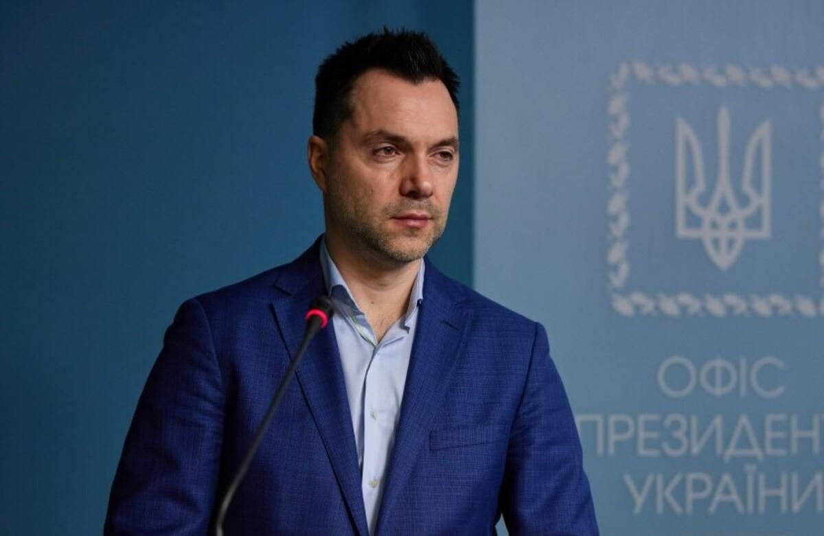 Арестович відповів на інформацію про нібито хіматаку в Ізюмі - 24 Канал Арестович відповів на інформацію про нібито хіматаку в Ізюмі - 24 Канал