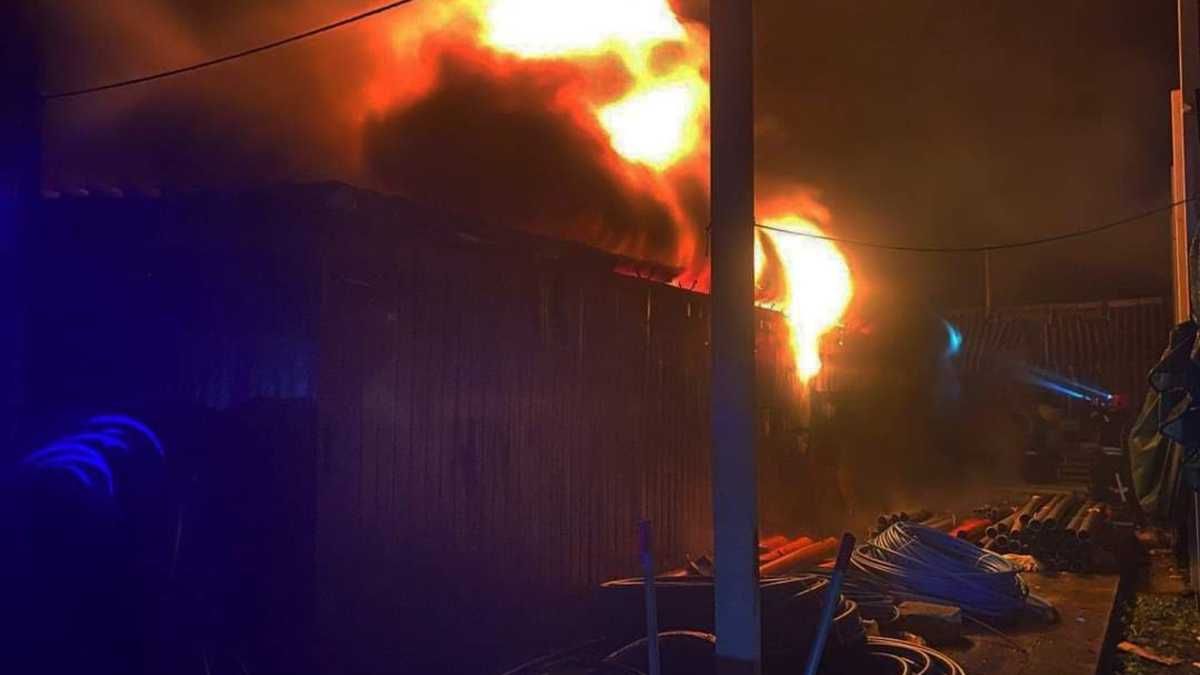 У Миколаєві вибухи: людей просять бути в укриттях - 24 Канал У Миколаєві вибухи: людей просять бути в укриттях - 24 Канал