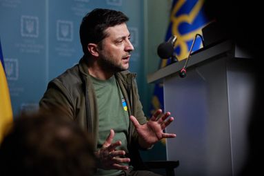 Тысячи танков, бронетехники и десятки тысяч военных, – Зеленский о наступлении россиян