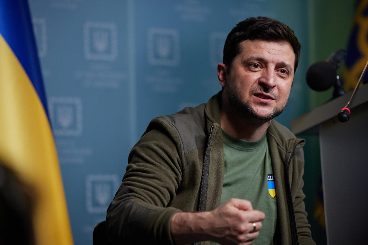 Блокування цивільних і військових Маріуполя схоже на терористичну операцію Росії, – Зеленський Блокування цивільних і військових Маріуполя схоже на терористичну операцію Росії, – Зеленський