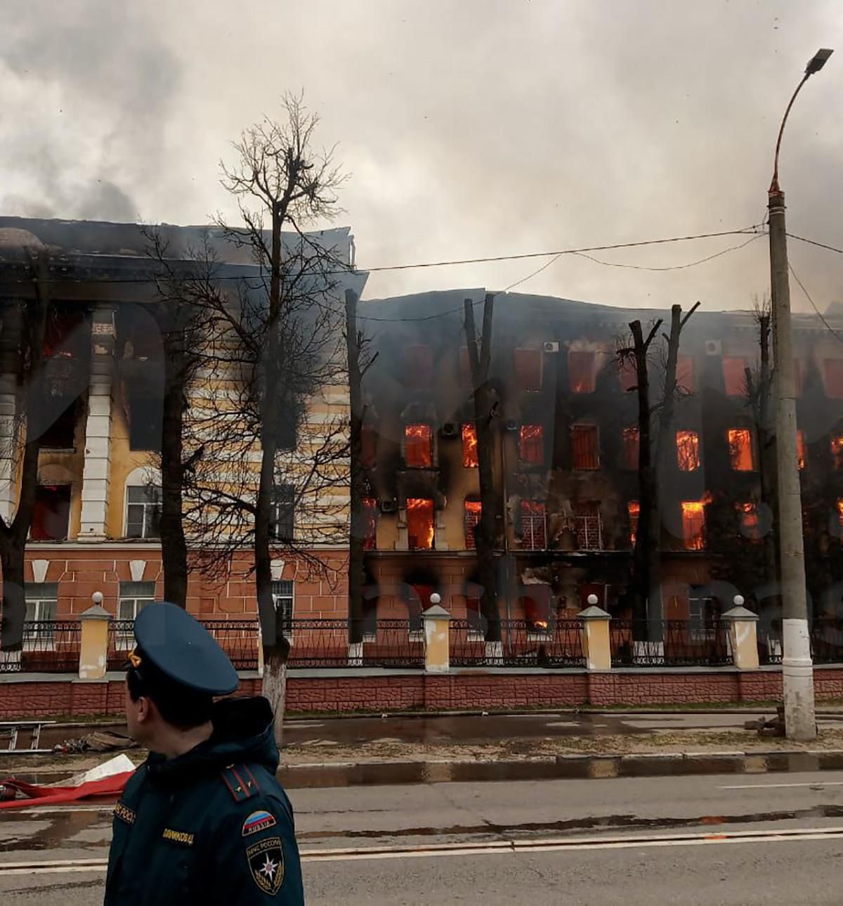 Пять человек погибли из-за пожара в институте минобороны в Твери