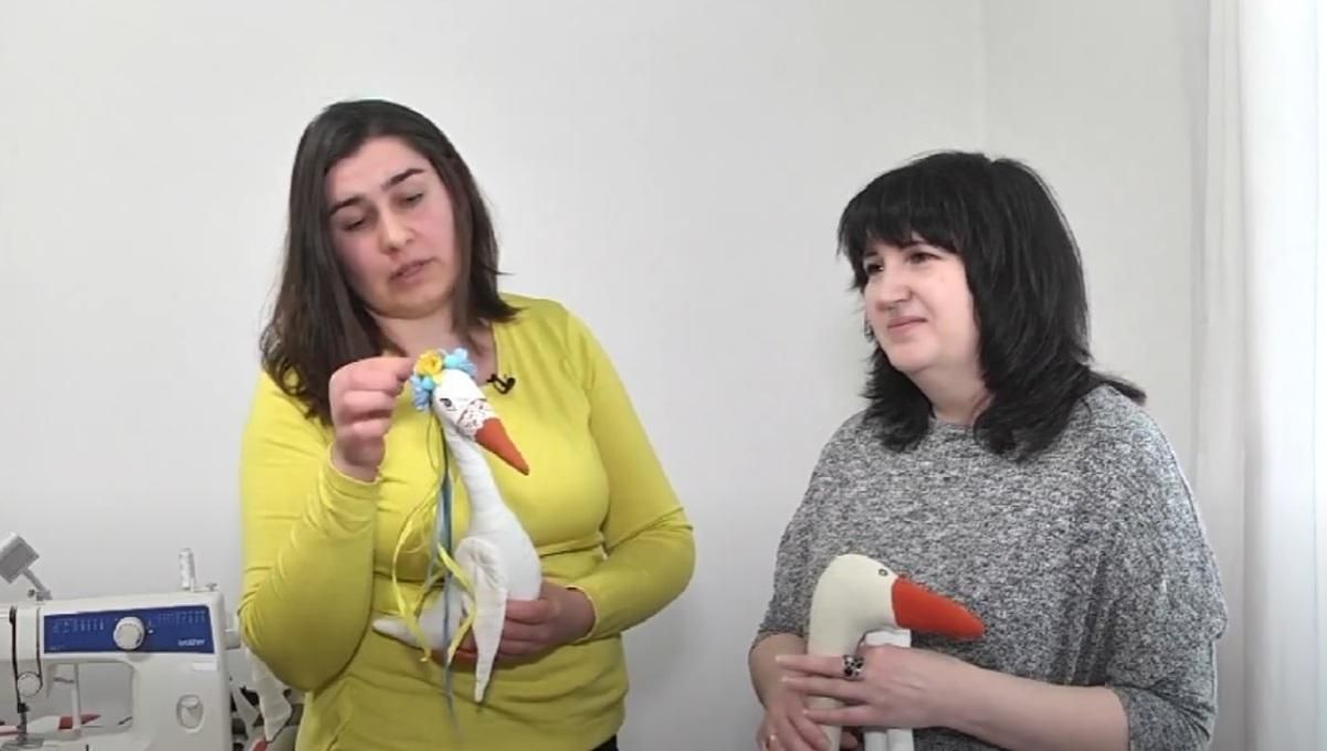 "Ми – таємна лабораторія": переселенка створює "бойових гусей" у Львові – захоплююче відео "Ми – таємна лабораторія": переселенка створює "бойових гусей" у Львові – захоплююче відео