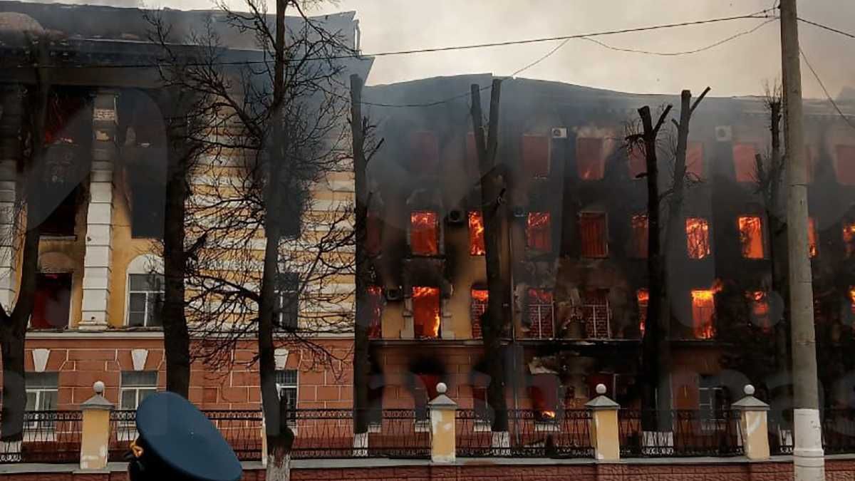 Через корупцію та безвідповідальність, – у Міноборони прокоментували пожежу в російській Твері