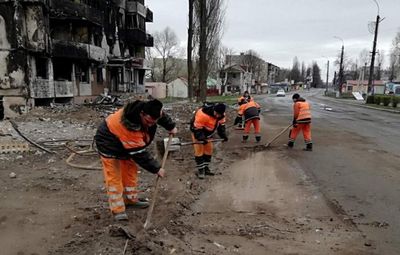 В Буче на Киевщине начали устанавливать окна, еще 26 населенных пунктов снова со светом