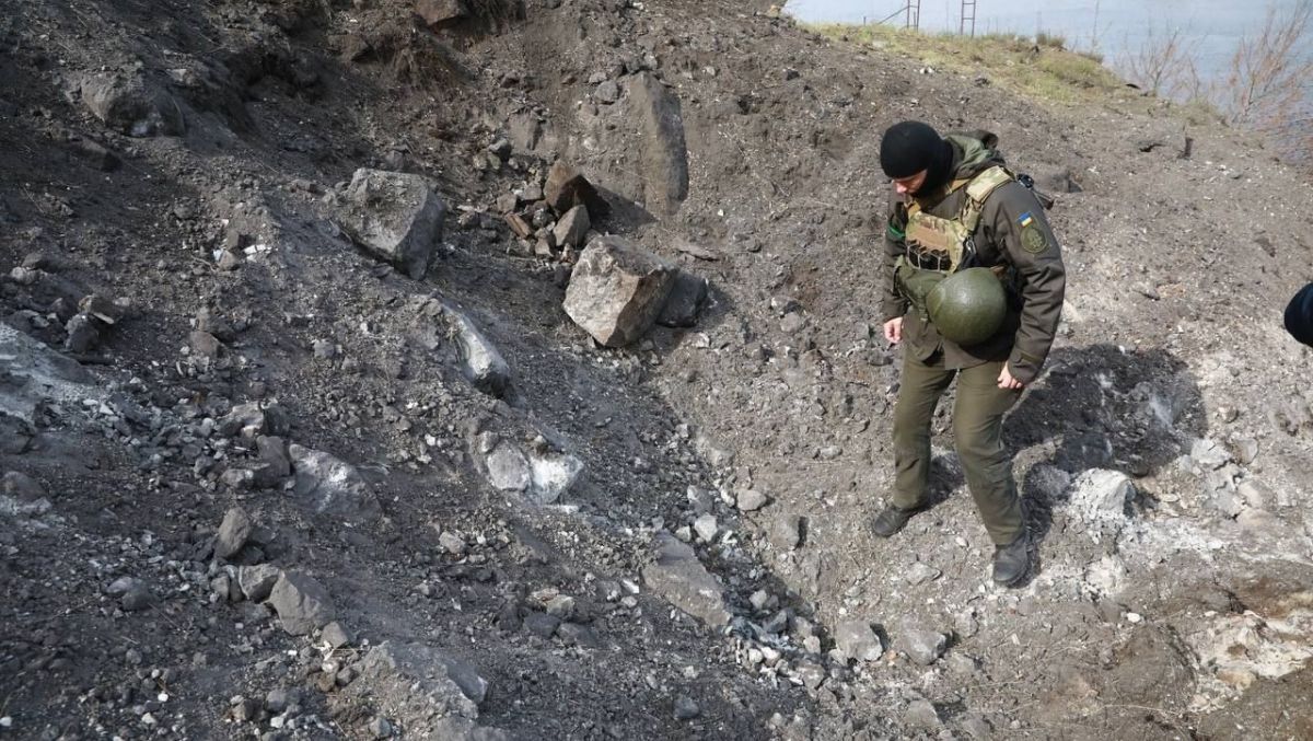 Оккупанты попали двумя ракетами в остров Хортица Оккупанты попали двумя ракетами в остров Хортица