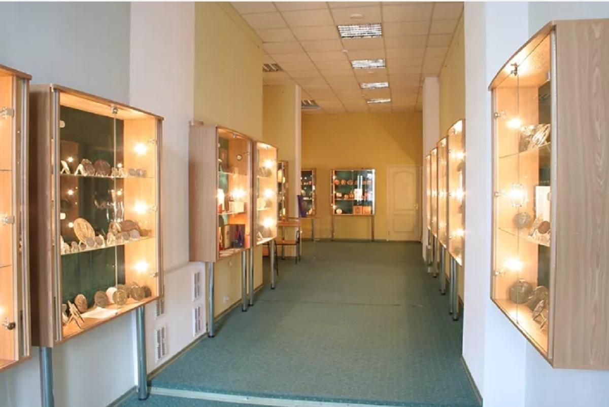 Обворовали музей: оккупанты вывезли из Мариуполя в Донецк уникальную коллекцию медалей Обворовали музей: оккупанты вывезли из Мариуполя в Донецк уникальную коллекцию медалей