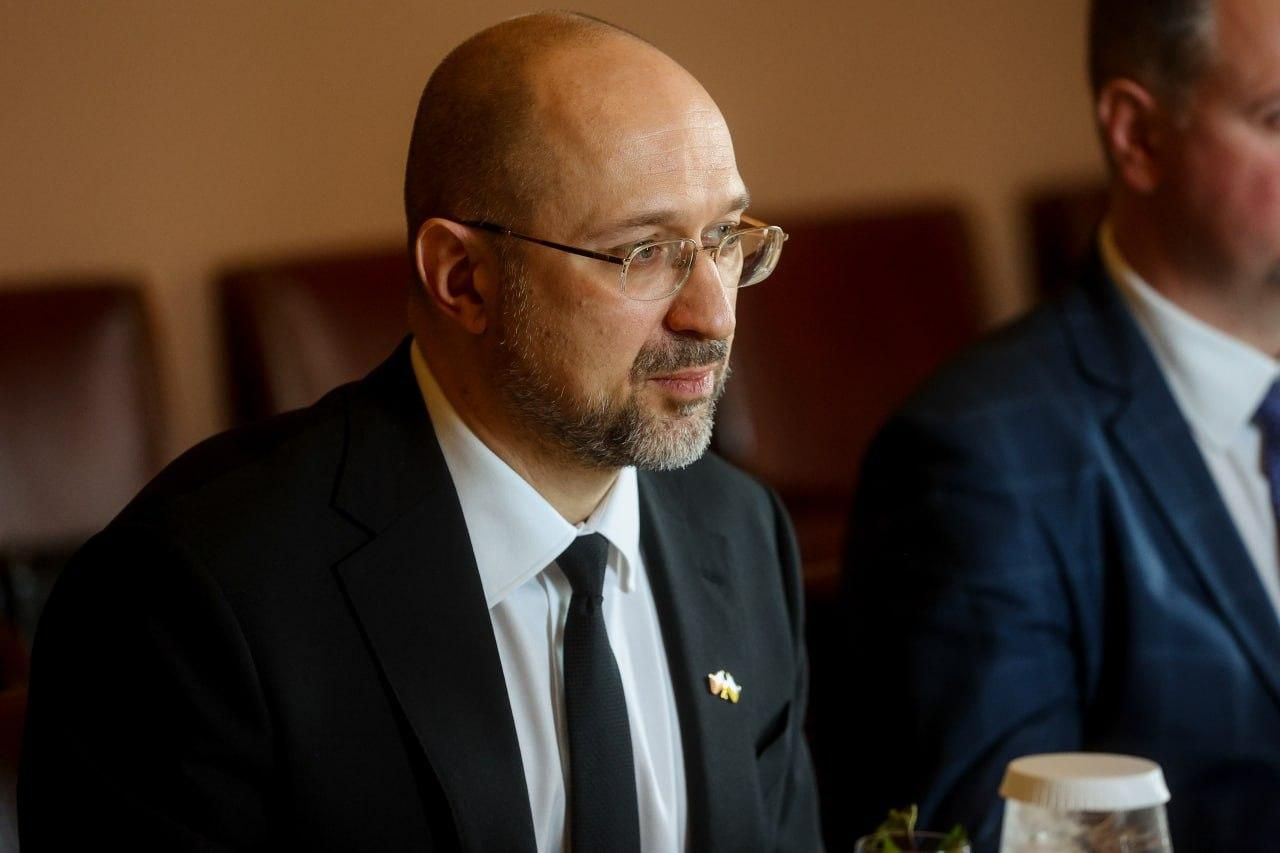 Збитки вже у 500 мільярдів: Шмигаль попросив МВФ виділити 10% своїх резервів на допомогу Україні Збитки вже у 500 мільярдів: Шмигаль попросив МВФ виділити 10% своїх резервів на допомогу Україні