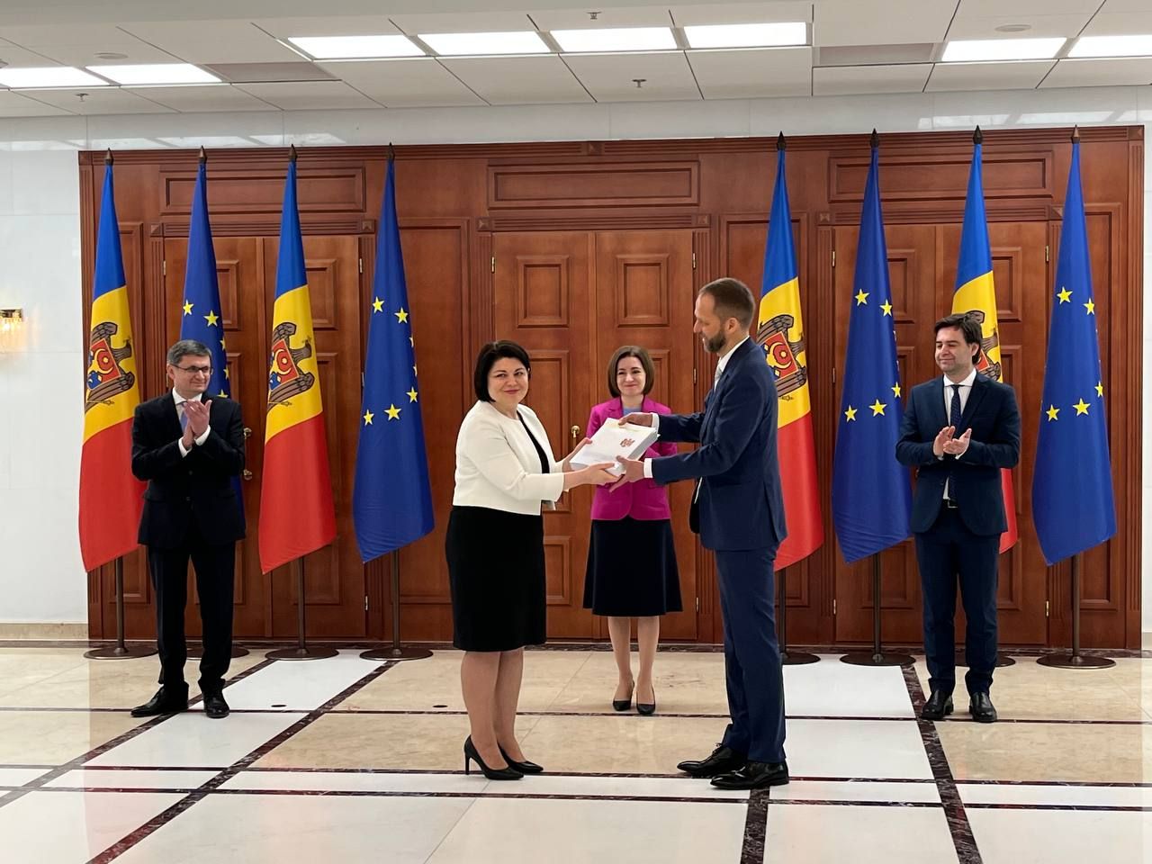 Молдова завершила заповнення опитувальника для кандидатства в члени ЄС