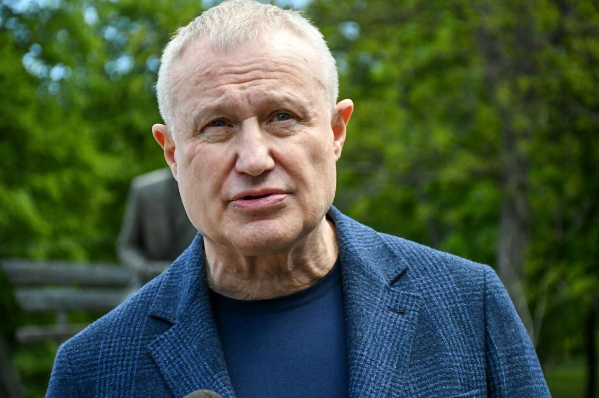 Григорія Суркіса затримали на кордоні, коли він вивозив 13 годинників, – ЗМІ Григорія Суркіса затримали на кордоні, коли він вивозив 13 годинників, – ЗМІ