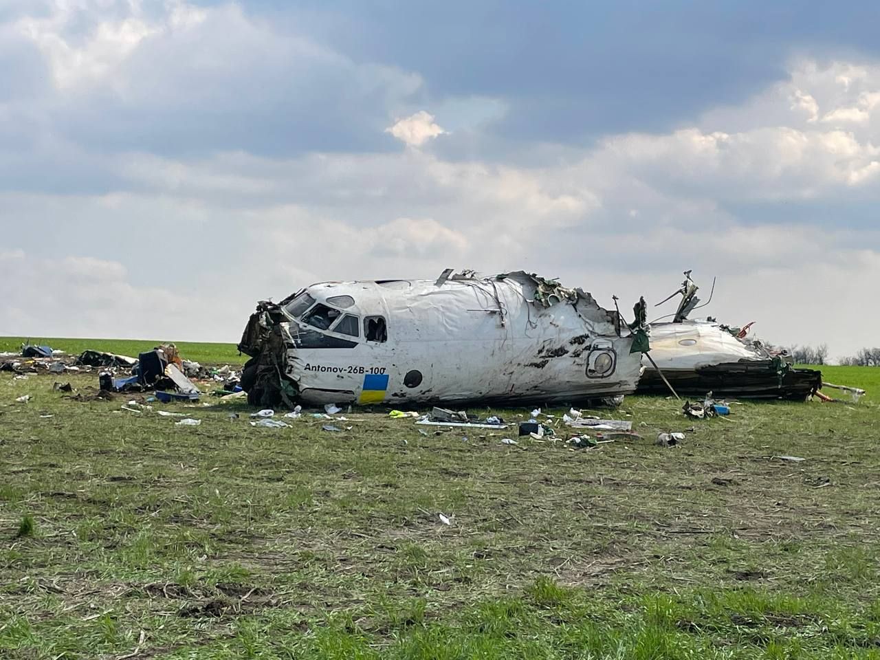 Ан-26 впав у Запоріжжі: перше фото з місця падіння