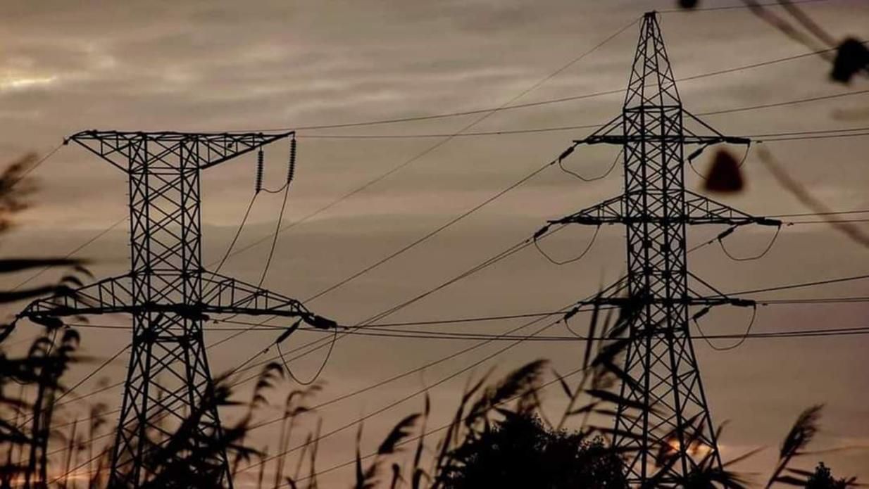 По усьому Сєвєродонецьку зникло світло: росіяни перебили високовольтну лінію По усьому Сєвєродонецьку зникло світло: росіяни перебили високовольтну лінію