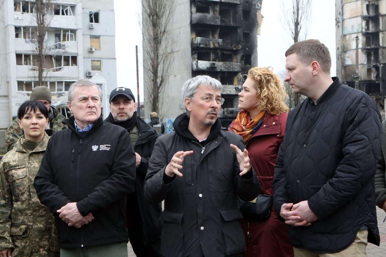 "Настоящих друзей узнаем в беде": Украину посетили министры культуры Польши и Литвы "Настоящих друзей узнаем в беде": Украину посетили министры культуры Польши и Литвы