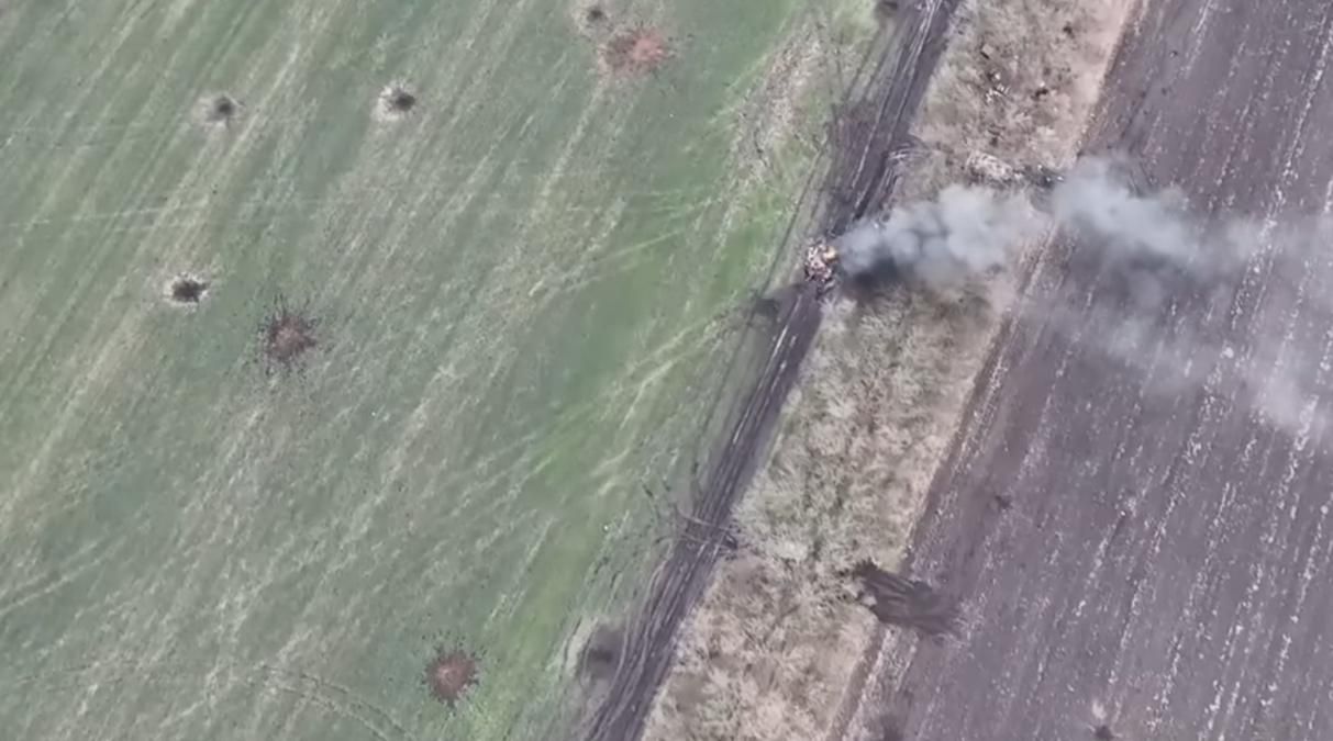 Горит как соломенный бычок: Закарпатский легион уничтожил еще один российский танк Т-72