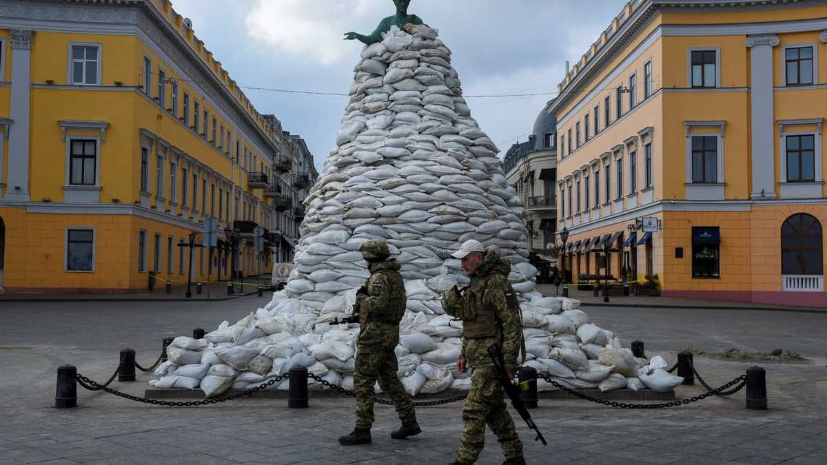 Ворог завдав ракетного удару по Одесі: в ОВА закликали вірити у ЗСУ і не знімати фото та відео