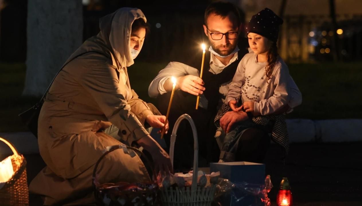 В Украине в Пасхальную ночь будет действовать комендантский час: изменения в регионах В Украине в Пасхальную ночь будет действовать комендантский час: изменения в регионах