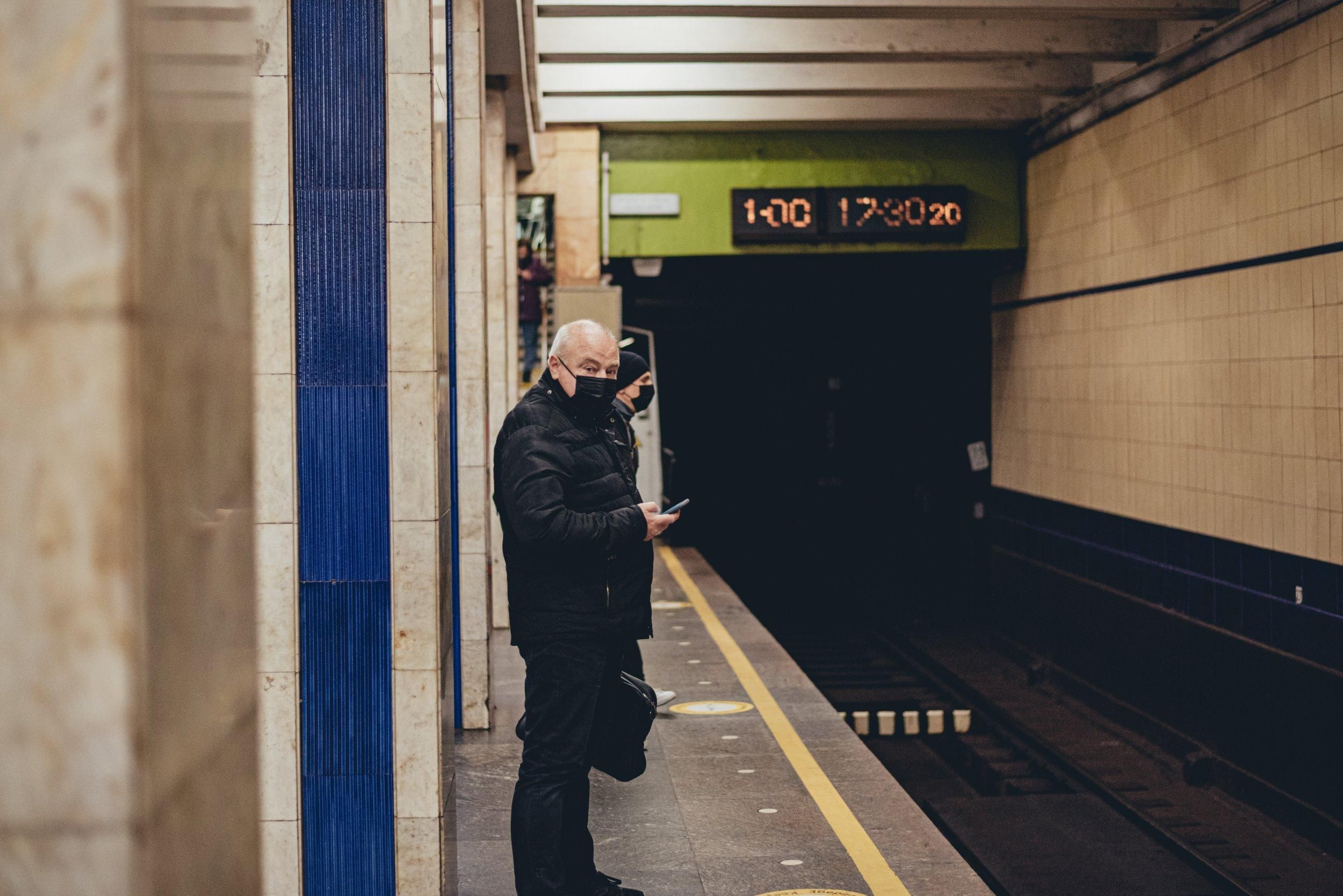 Поїзди метро на час повітряної тривоги у Києві призупинятимуть рух наземними ділянками Поїзди метро на час повітряної тривоги у Києві призупинятимуть рух наземними ділянками