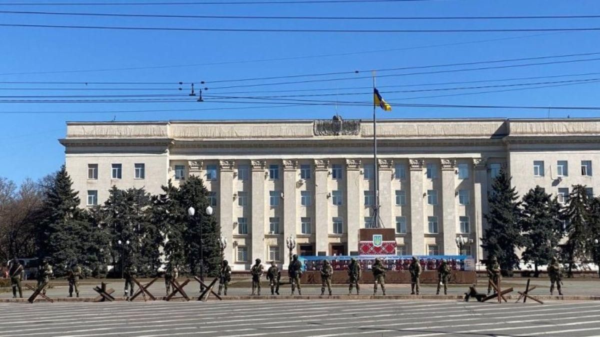 Перевіряють документи та шукають тату: в Бердянську окупанти вже зупиняють пішоходів Перевіряють документи та шукають тату: в Бердянську окупанти вже зупиняють пішоходів